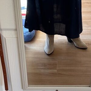 Matisse Pointed Toe Cream Boots Size 9